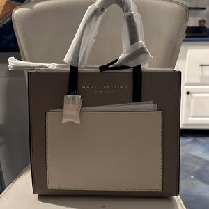 NWT Marc Jacobs loam Soil Multi muni tote with shoulder strap.